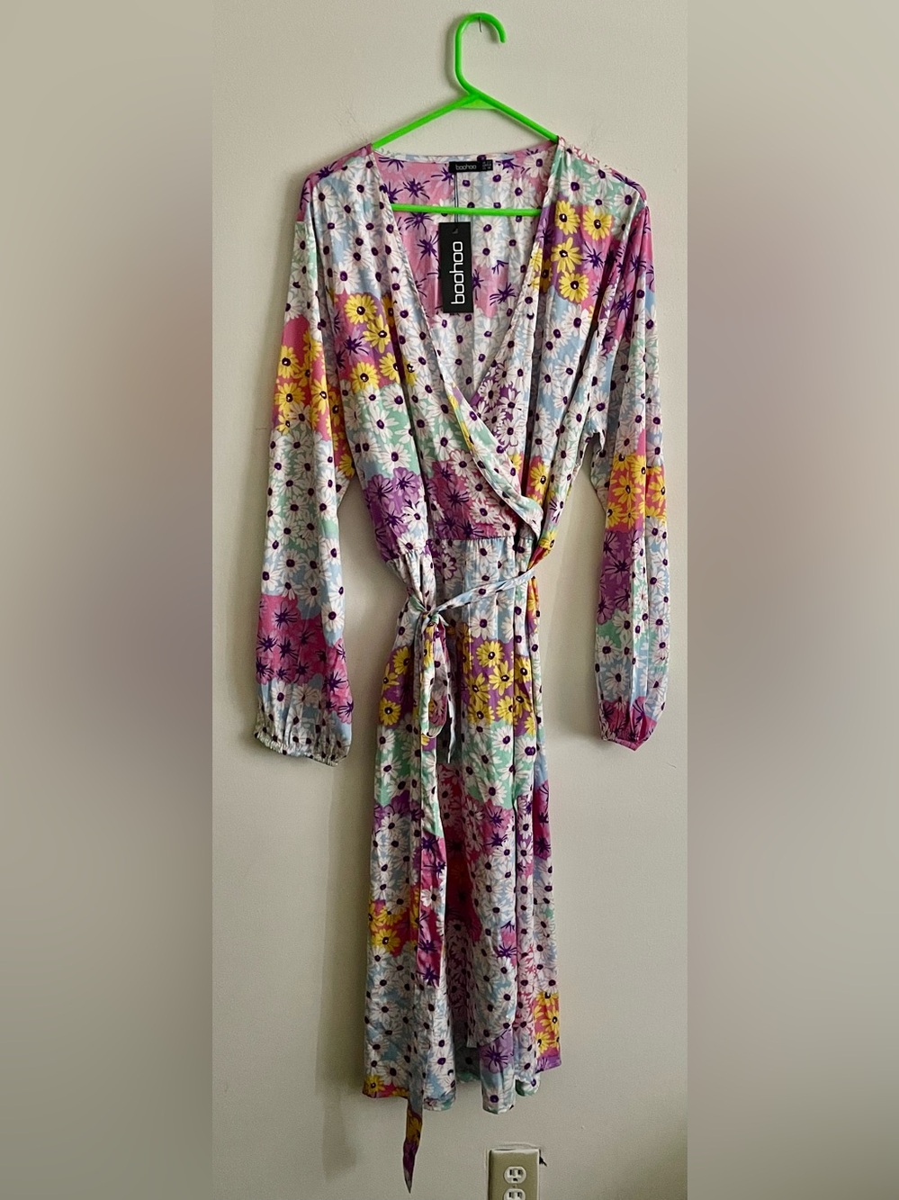 💐 NWT Boohoo Plus Size Floral Wrap Dress 💐
